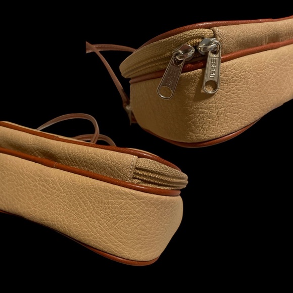 ❣️SALE! Esprit Crossbody Bags in Black and Tan - Picture 8 of 11